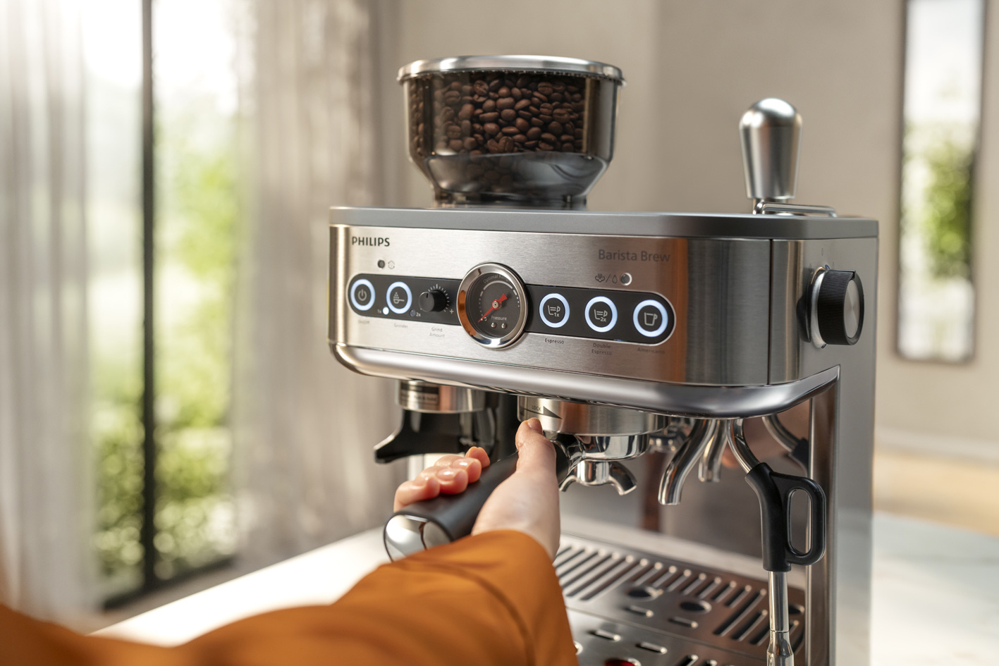 Skuhajte kavu u aparatu Philips Barista Brew